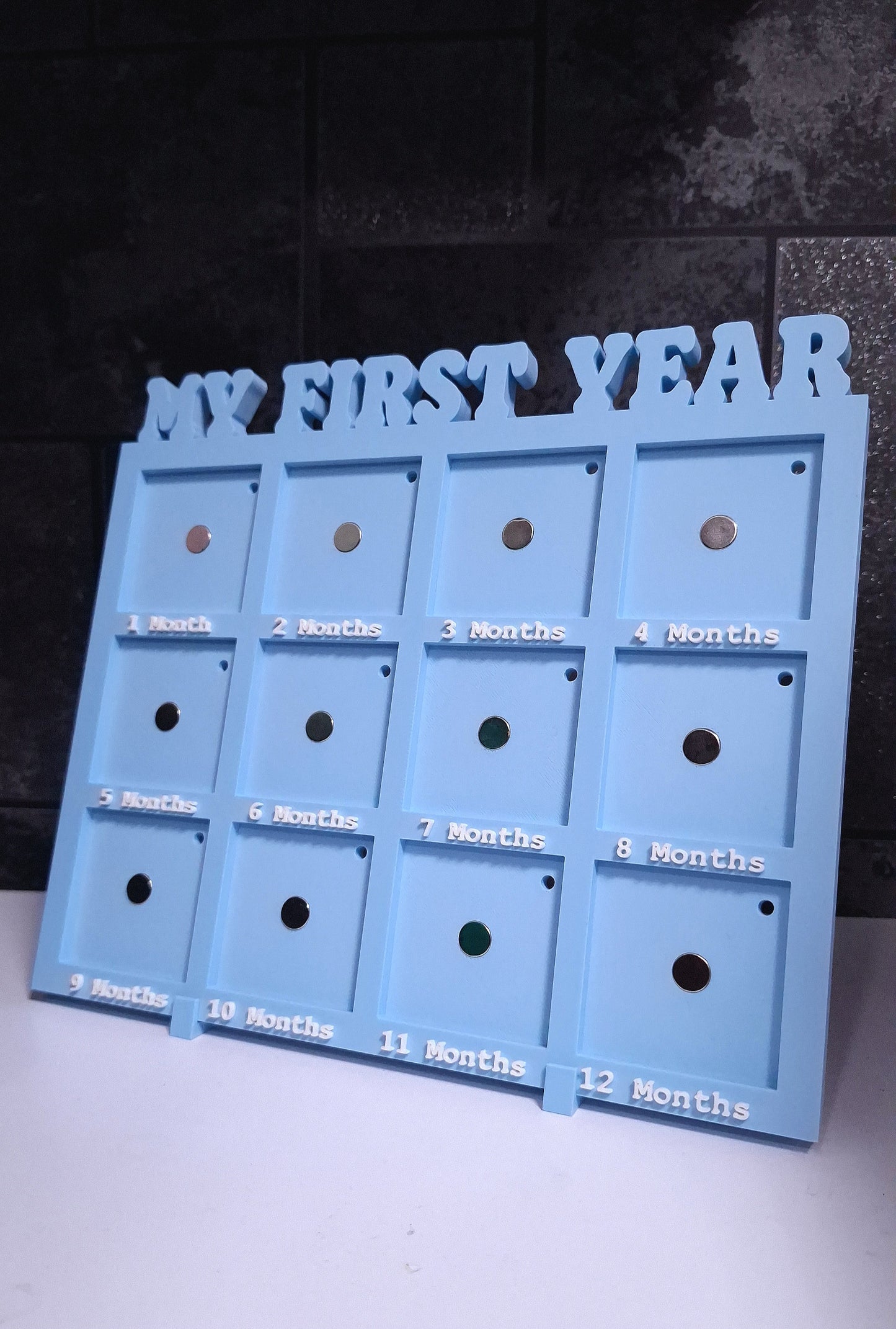 Ramă foto pentru primul an al bebelușului, set 12 magneți personalizați.