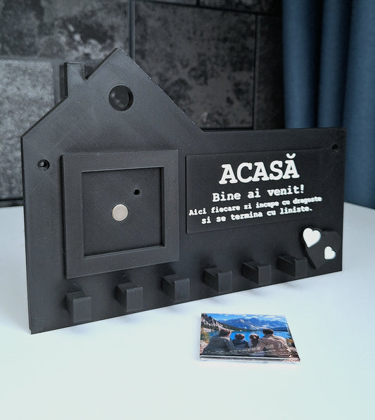 Suport de chei personalizat cu fotografie magnetică și text ales de tine.