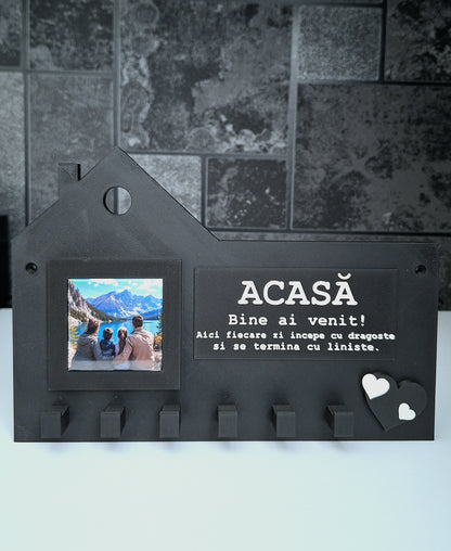 Suport de chei personalizat cu fotografie magnetică și text ales de tine.